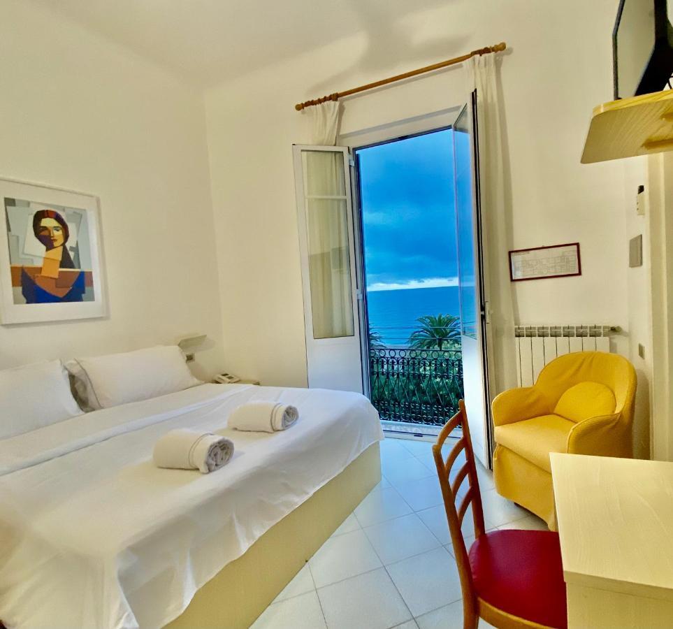 Hotel Alba Chiara Finale Ligure Kültér fotó
