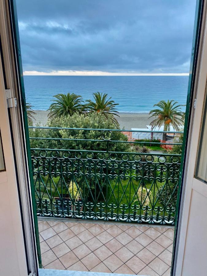 Hotel Alba Chiara Finale Ligure Kültér fotó