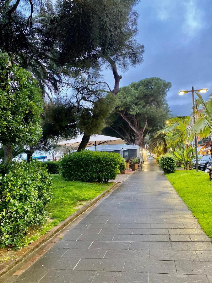 Hotel Alba Chiara Finale Ligure Kültér fotó
