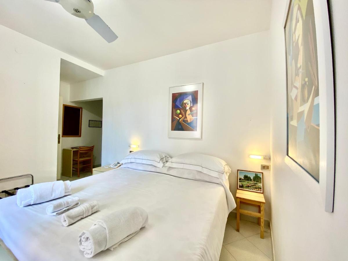 Hotel Alba Chiara Finale Ligure Kültér fotó