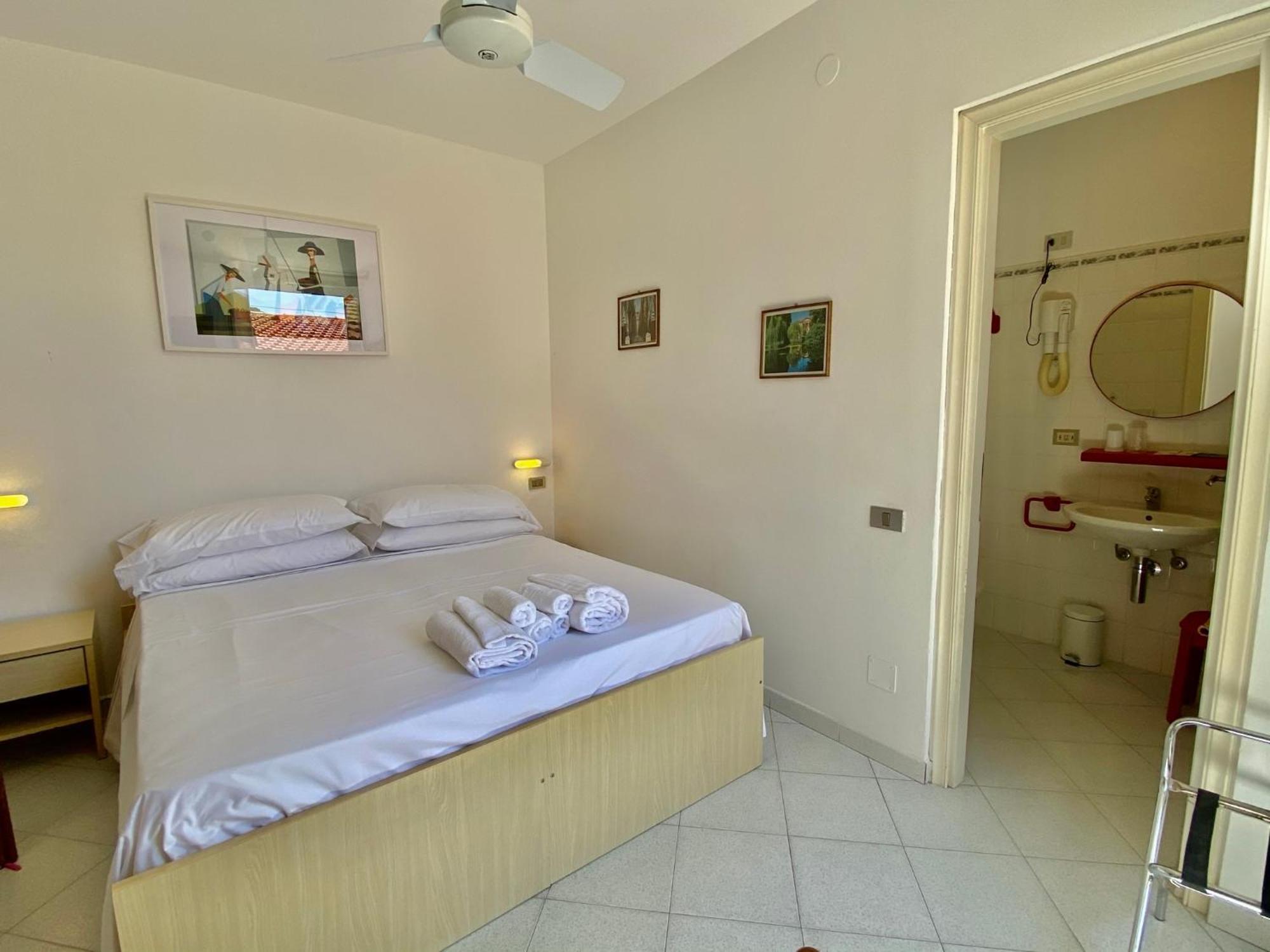 Hotel Alba Chiara Finale Ligure Kültér fotó