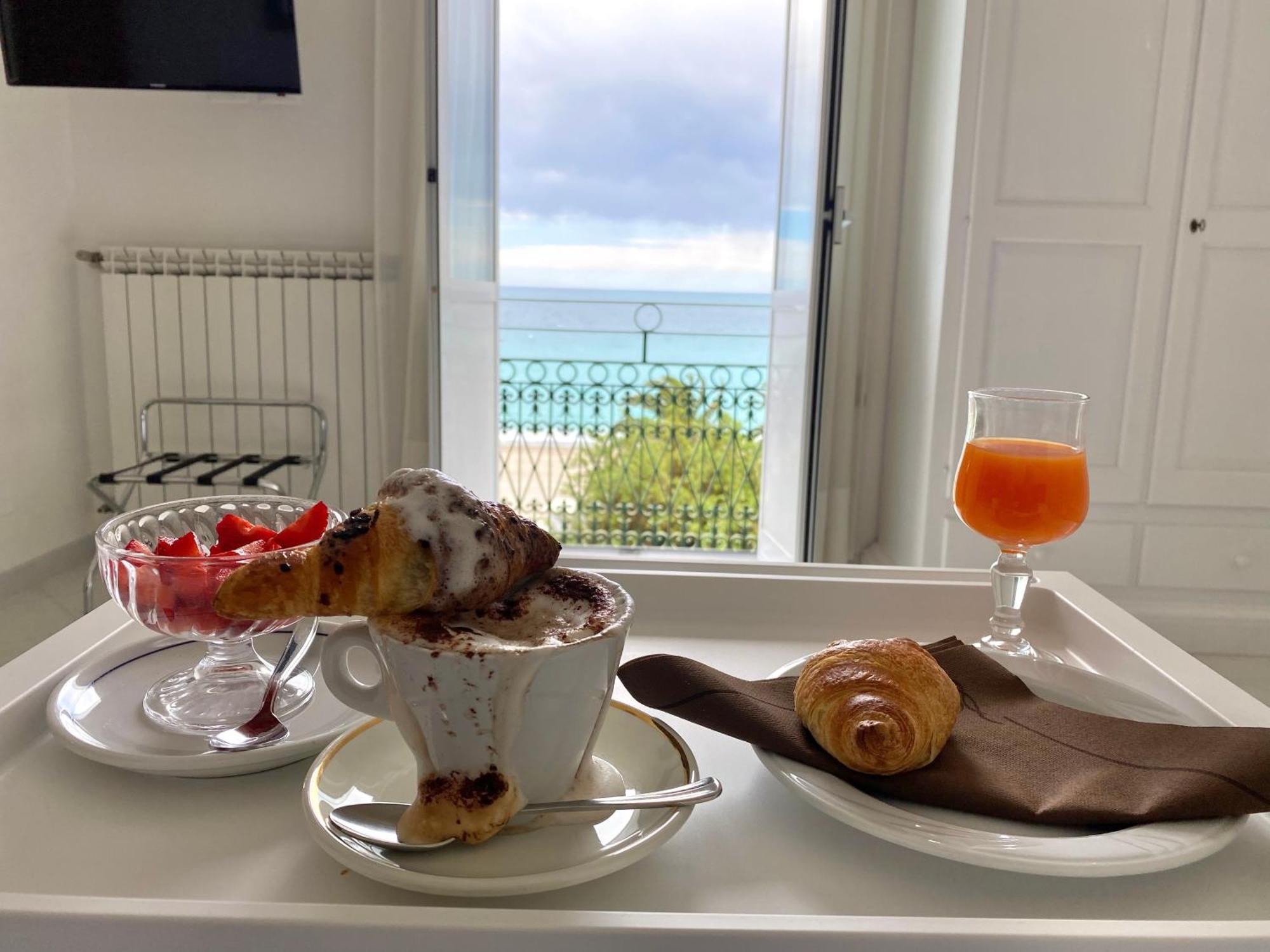 Hotel Alba Chiara Finale Ligure Kültér fotó